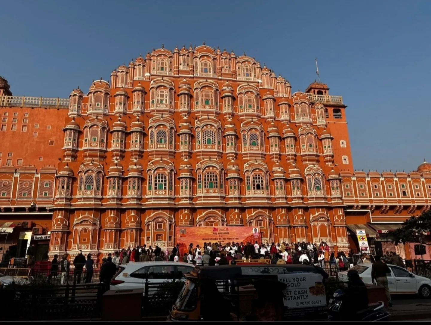 Hawa Mahal and the streets of Jaipur
